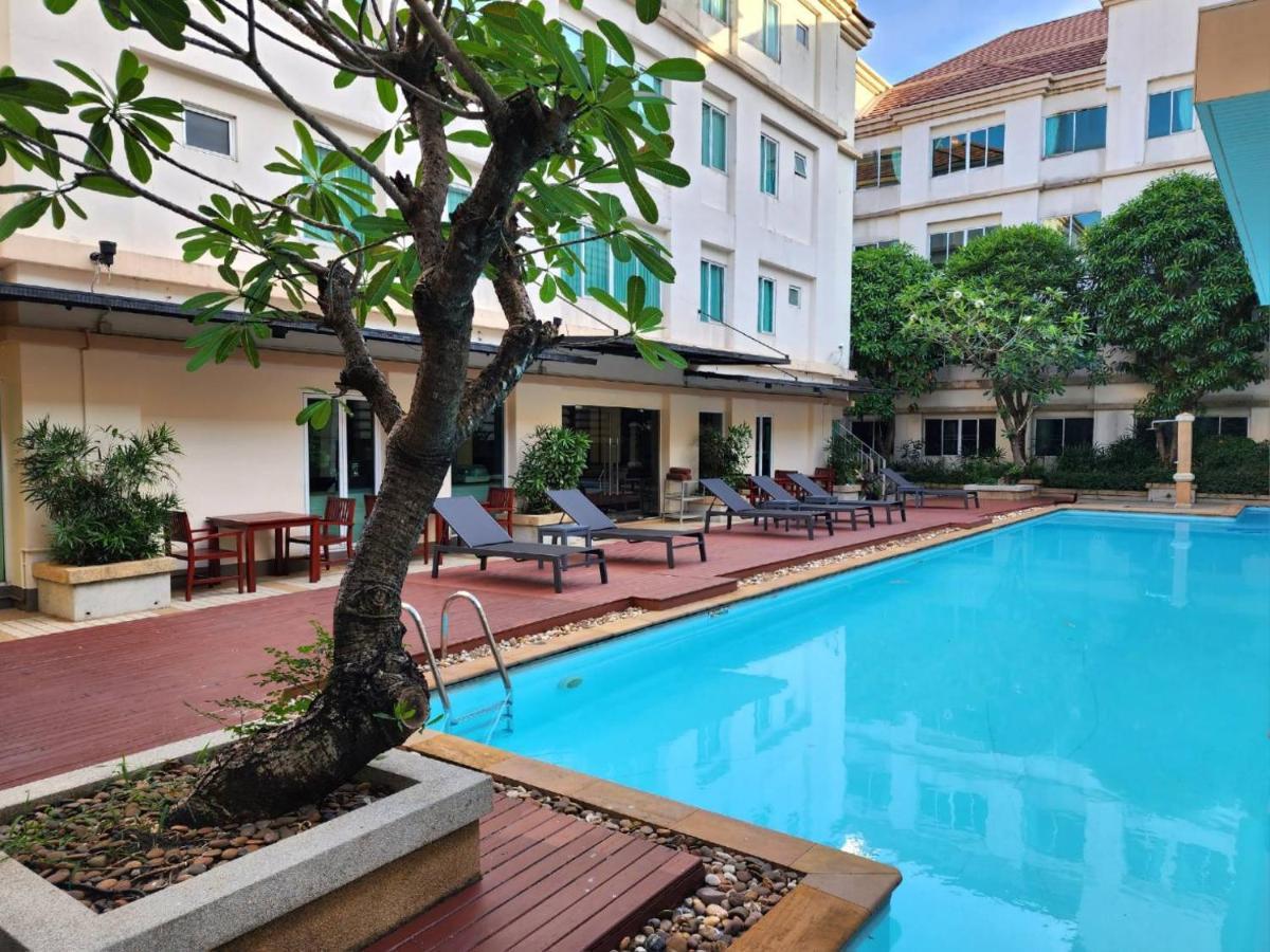 Avion Hotel Bangkok Exterior foto