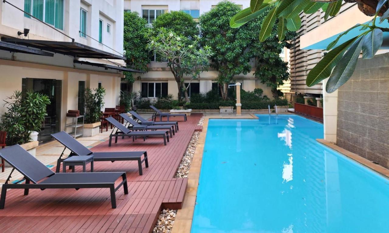 Avion Hotel Bangkok Exterior foto